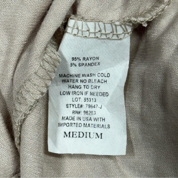 Brit & Bri size medium tan colored light feeling cardigan in great condition! - Picture 10 of 11